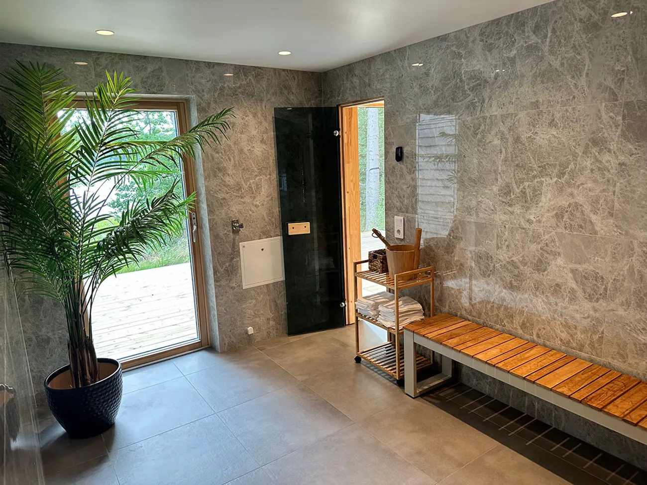 A panoramic sauna for twelve — 3