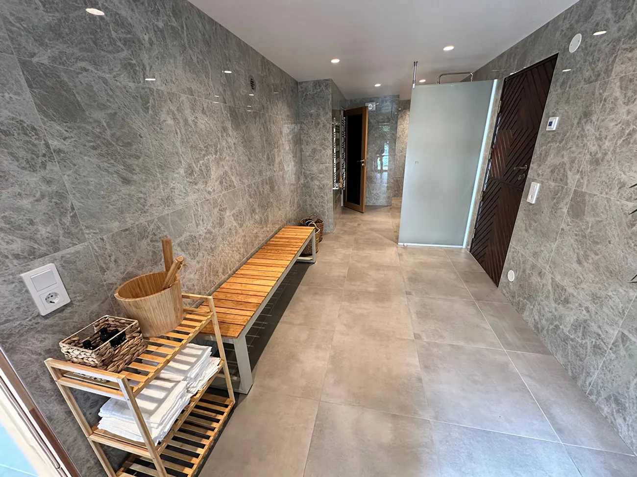 A panoramic sauna for twelve — 4