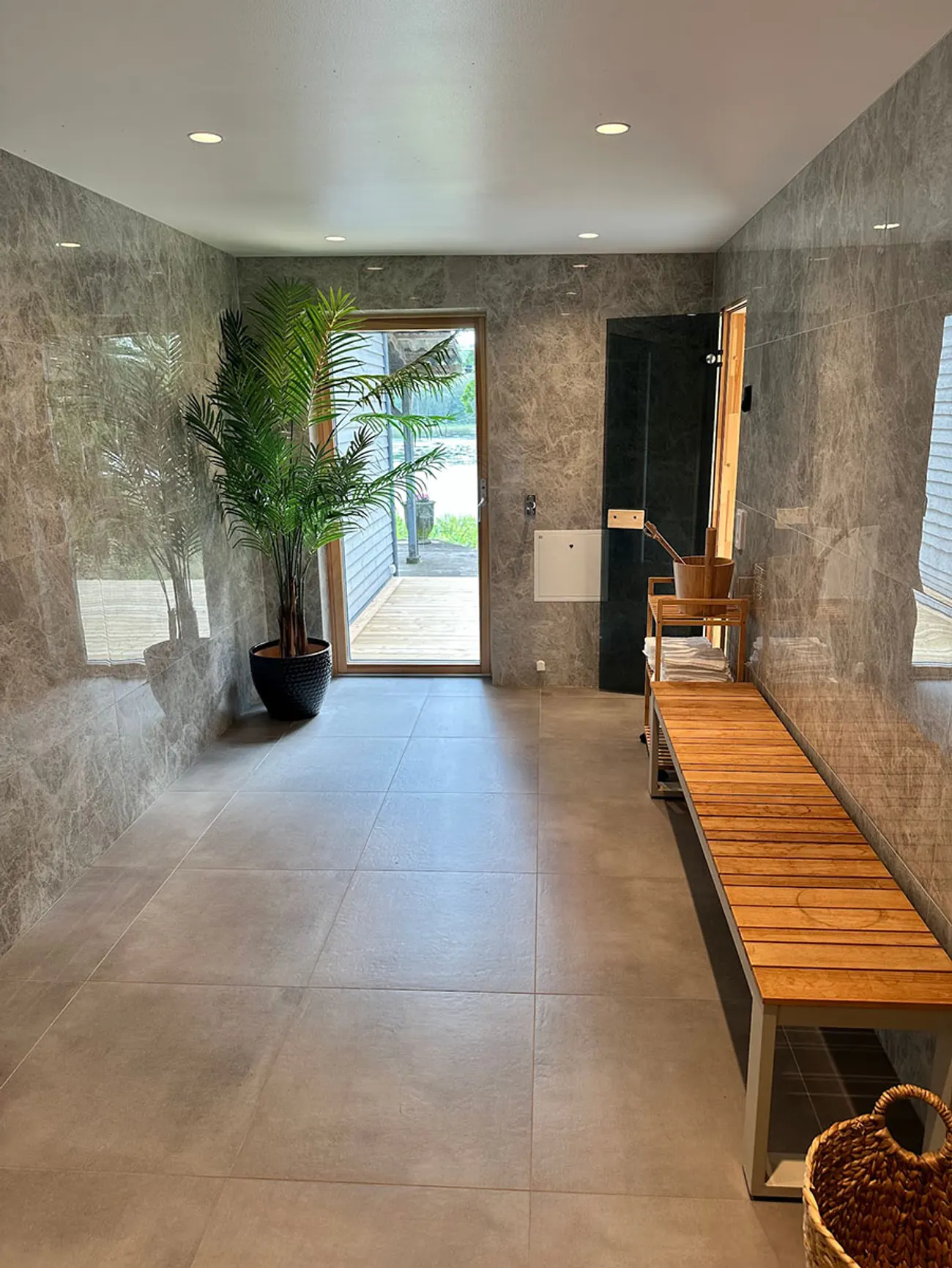 A panoramic sauna for twelve — 7