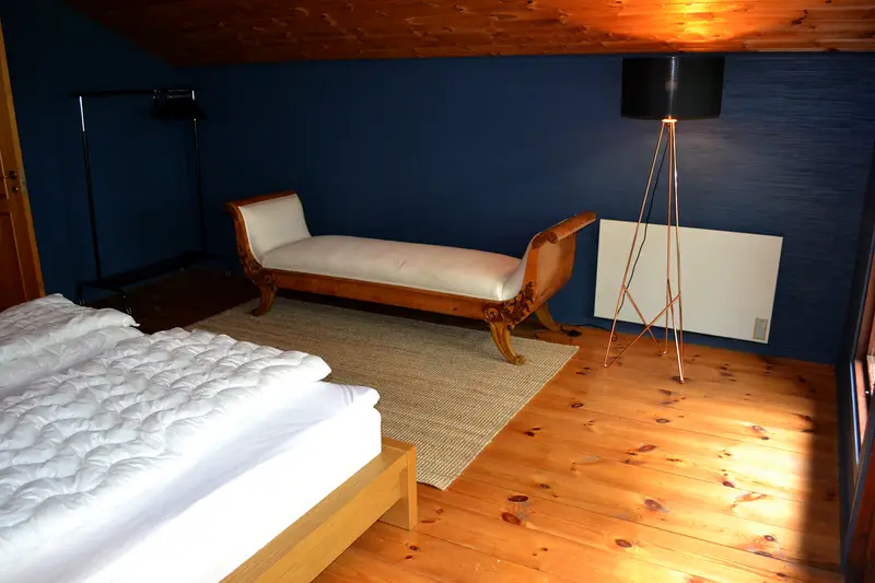 Upstairs · bedrooms — 1