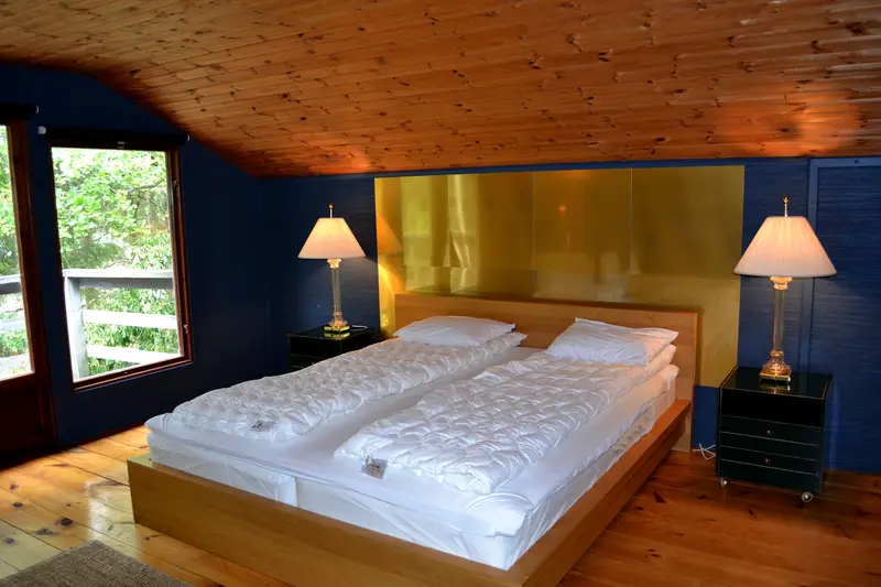 Upstairs · bedrooms — 2